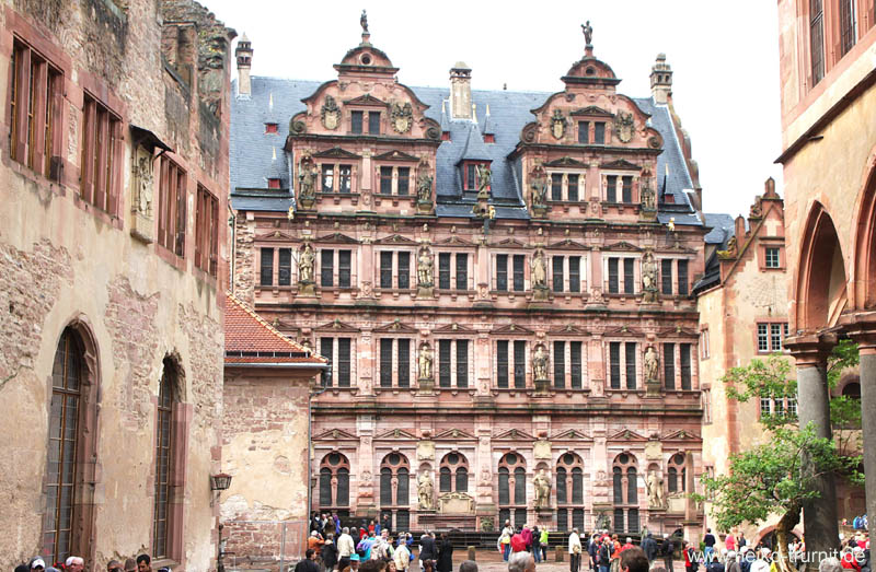 103.Schlosshof