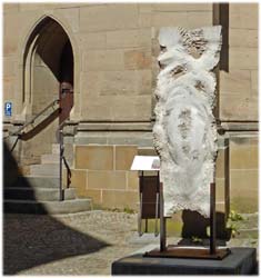 15. Schorndorf Stele an der Stadtkirche