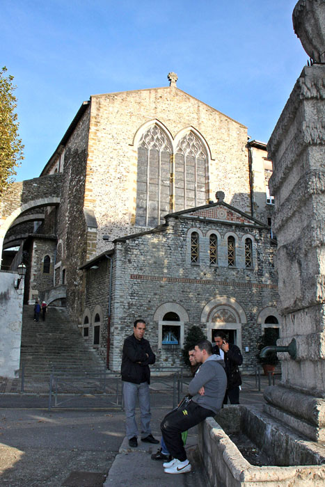 027.Vienne, vor Eglise S.Pierre