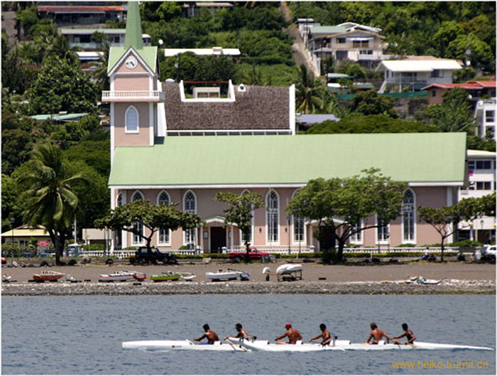 01.Paddler im Hafen Papeete