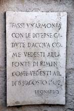 Inschrift am Fontana della Pigna