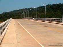 Kids_on_the_bridge