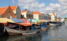 077.Floating Market