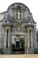 Portal vor dem Kloster San Feliu