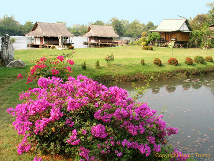 Bungalows_am_Kwai_Noi