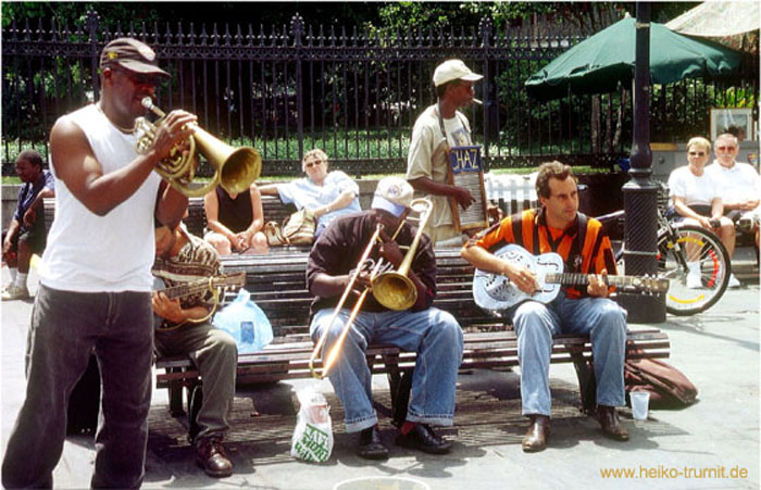 25.Am Jackson Square