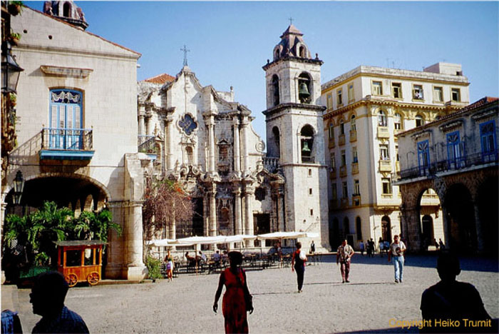 04.Plaza de la Catedral in Havanna