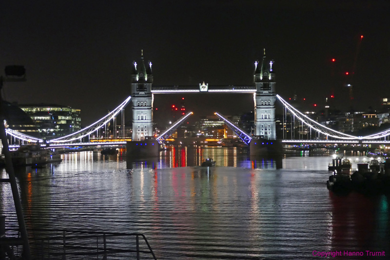 105.Bridge opens for MS Hamburg