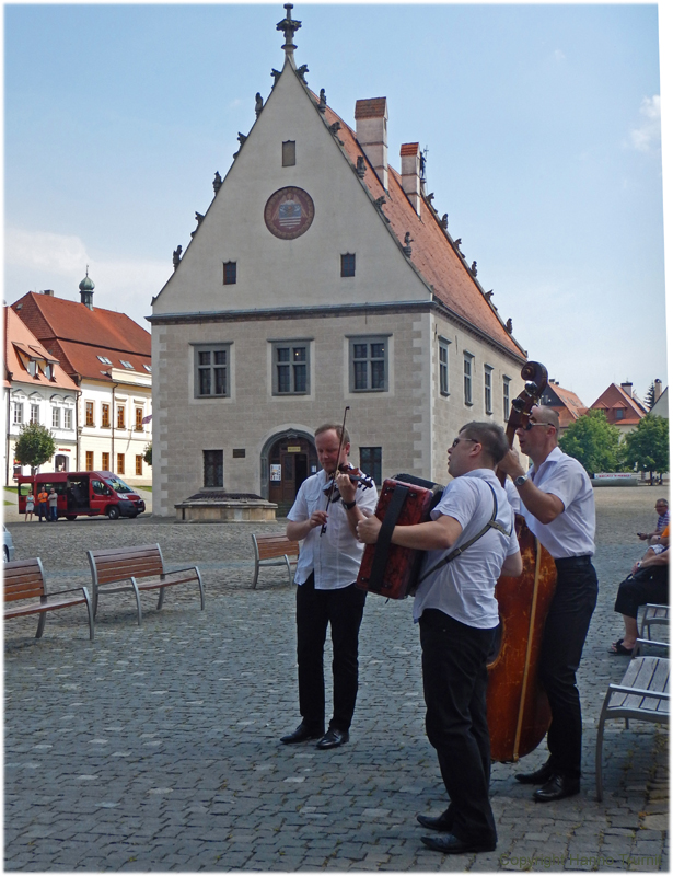 113i.Sk.Und die Musi spielt dazu